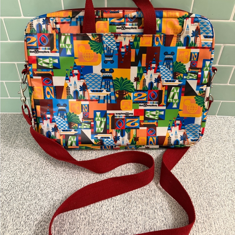 Walt Disney World 20 Multicolor Graphic Laptop Bag, GUC, D-Tech